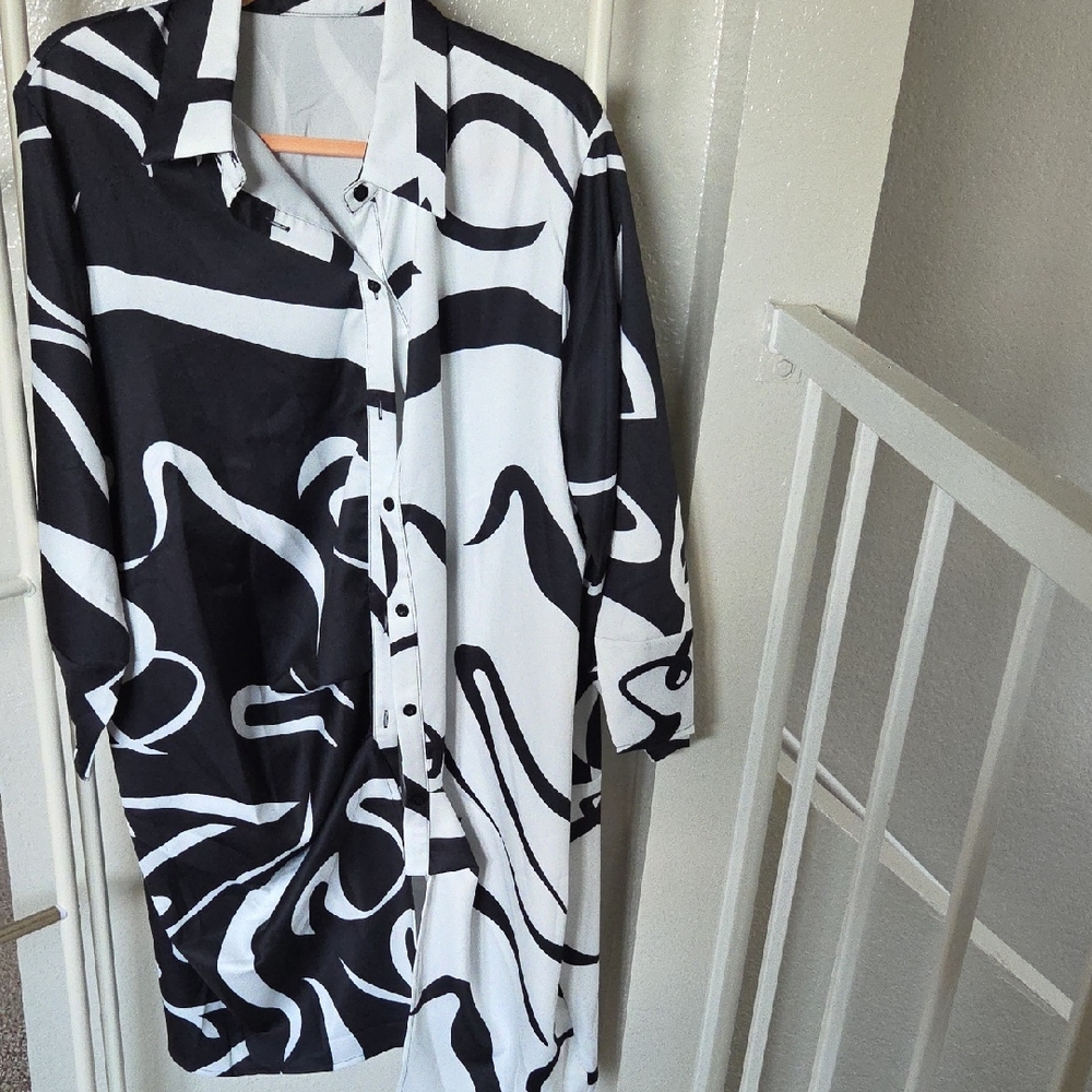 Chic Monochrome Long Sleeve Dress